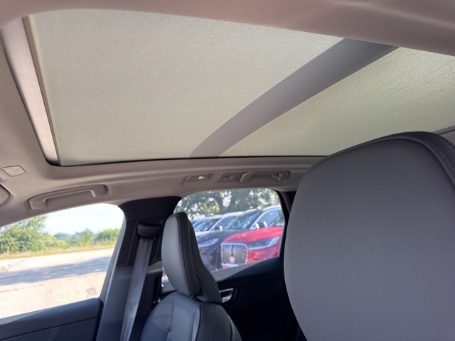 2026 Volvo XC60 B5 Plus photo 11