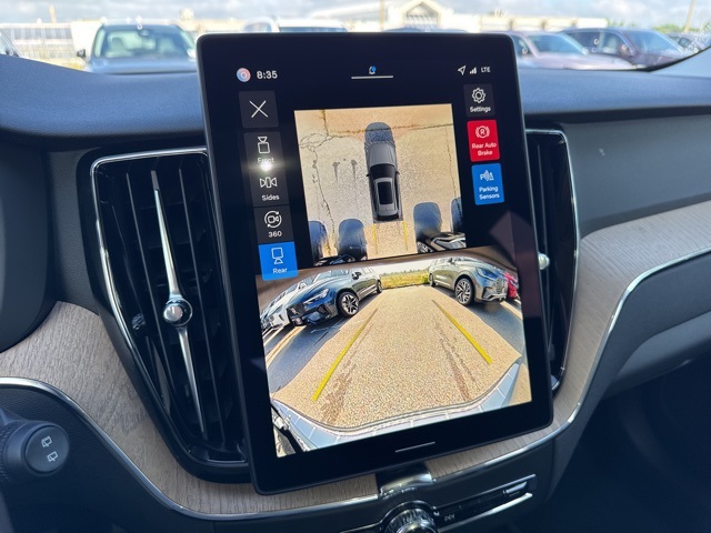 2026 Volvo XC60 B5 Plus photo 15