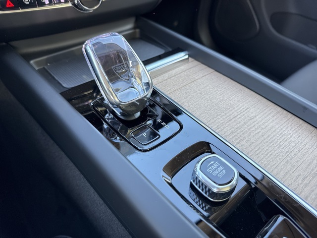 2026 Volvo XC60 B5 Plus photo 17