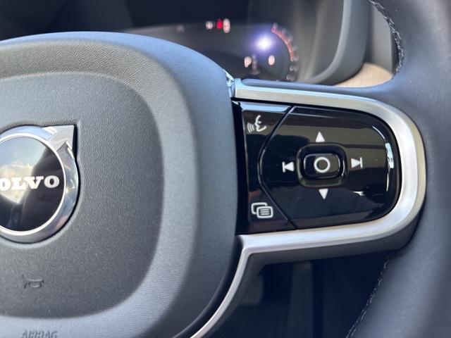 2026 Volvo XC60 B5 Plus photo 18