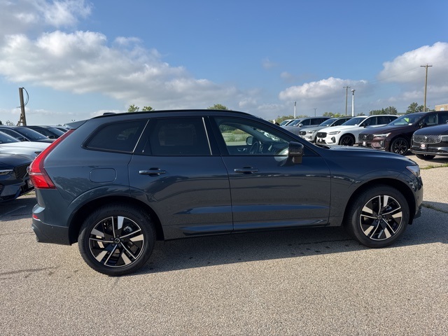 2026 Volvo XC60 B5 Plus photo 2