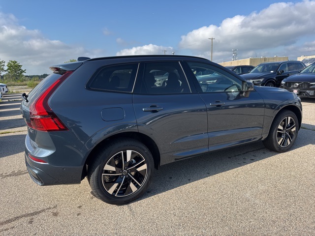 2026 Volvo XC60 B5 Plus photo 3