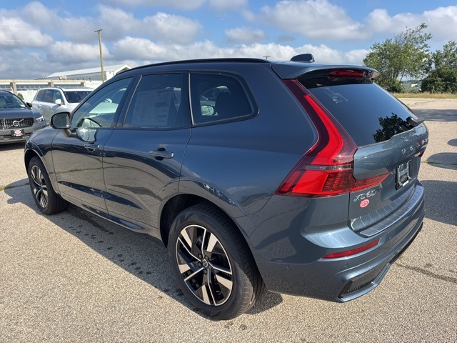2026 Volvo XC60 B5 Plus photo 4