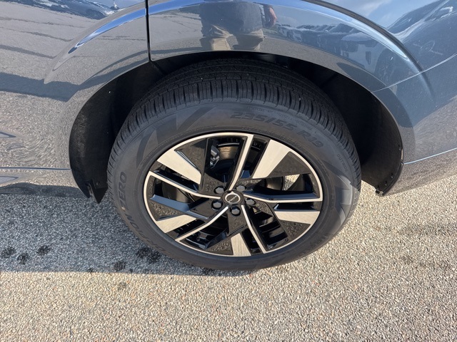 2026 Volvo XC60 B5 Plus photo 6