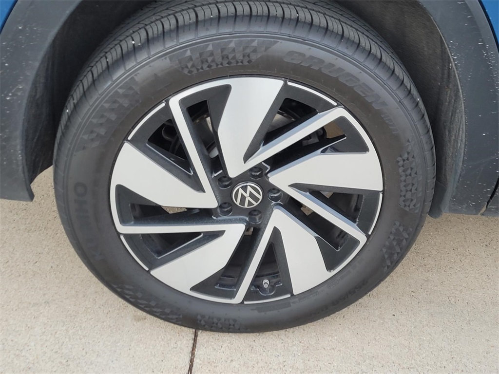 used 2025 Volkswagen Atlas car, priced at $42,500