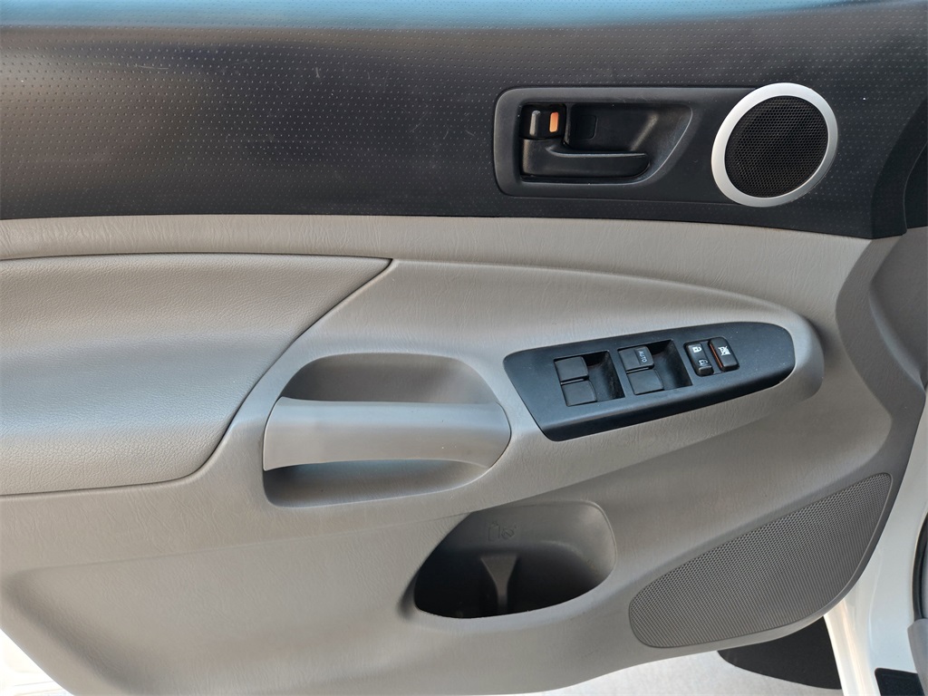 2014 Toyota Tacoma Base Double Cab photo 30