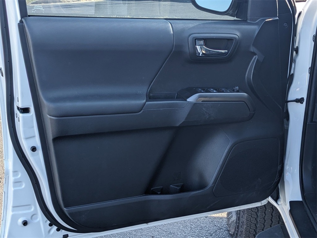 2022 Toyota Tacoma TRD Pro photo 8