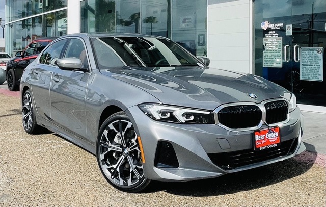 2025 BMW 3 Series 330i's photo