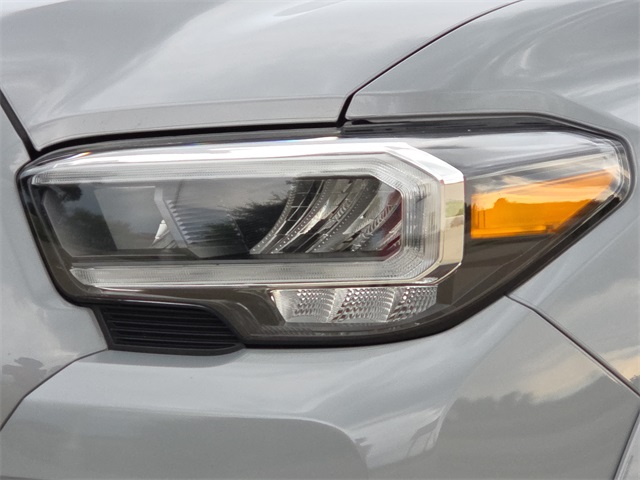 2021 Toyota Tacoma TRD Sport photo 4
