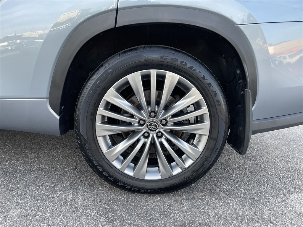 2023 Toyota Highlander Platinum photo 10