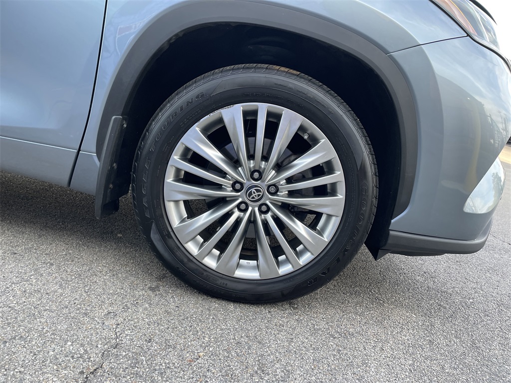 2023 Toyota Highlander Platinum photo 11