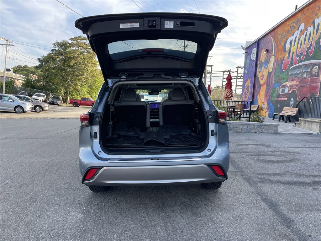 2023 Toyota Highlander Platinum photo 13