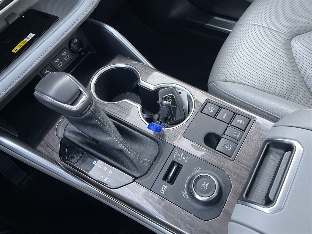 2023 Toyota Highlander Platinum photo 21
