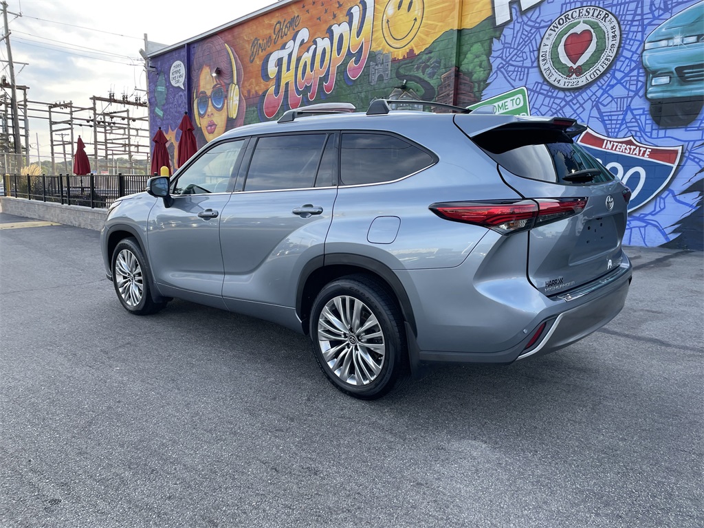 2023 Toyota Highlander Platinum photo 3
