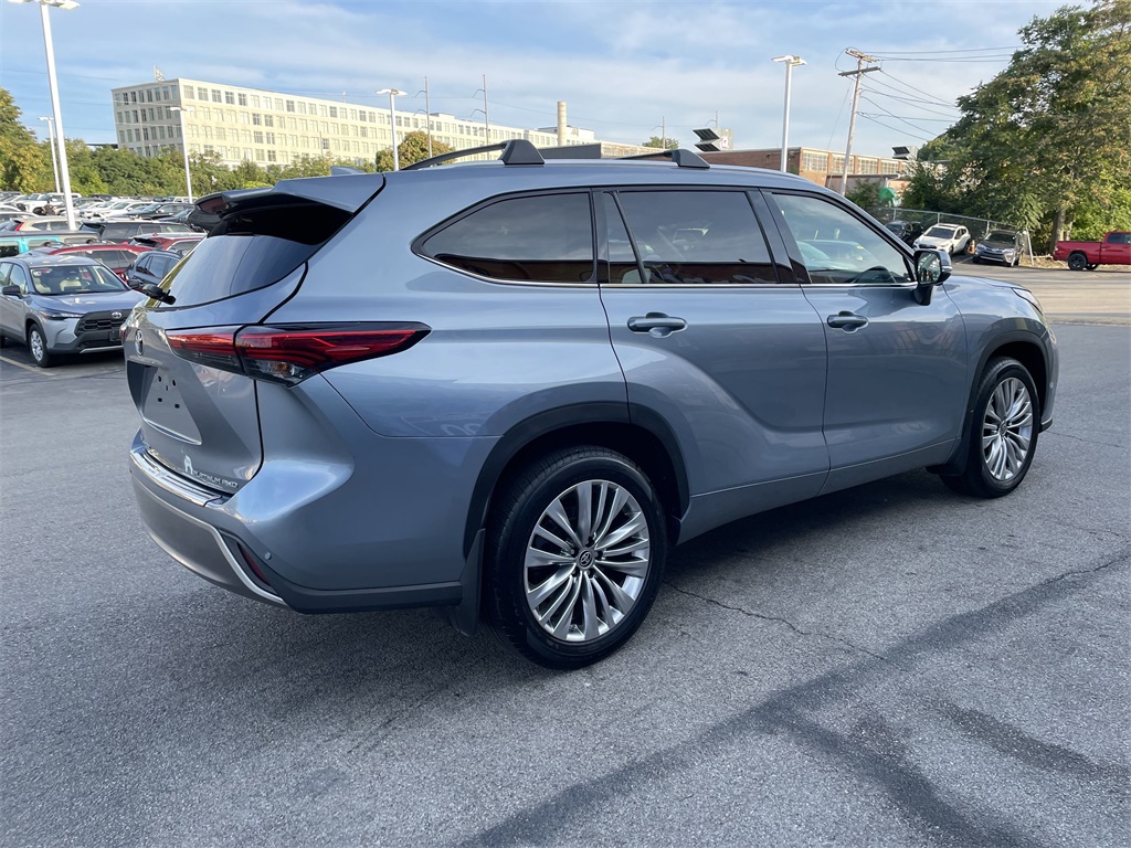 2023 Toyota Highlander Platinum photo 8