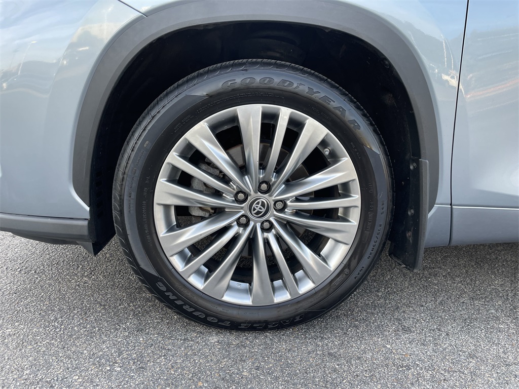 2023 Toyota Highlander Platinum photo 9