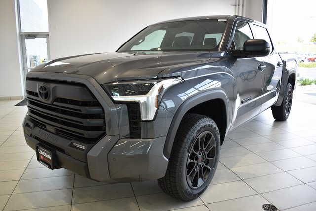 2026 Toyota Tundra SR5 CrewMax photo 4