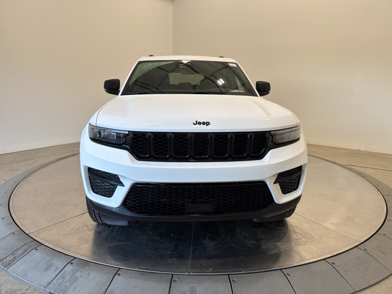 2025 Jeep Grand Cherokee Laredo photo 2