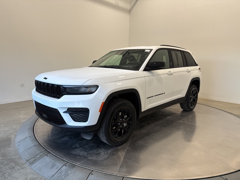 2025 Jeep Grand Cherokee Laredo photo 3