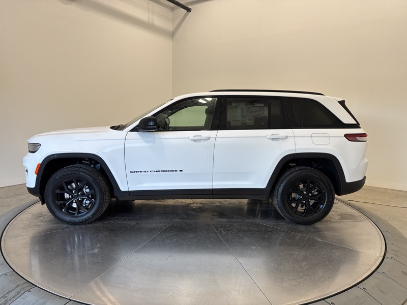 2025 Jeep Grand Cherokee Laredo photo 4