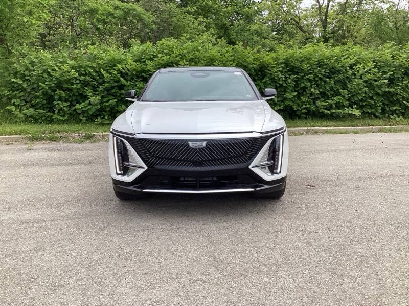 2025 Cadillac Lyriq Luxury photo 2