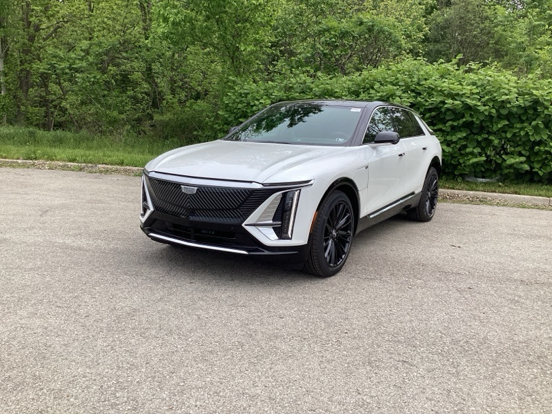 2025 Cadillac Lyriq Luxury photo 3