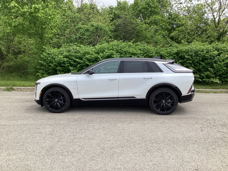 2025 Cadillac Lyriq Luxury photo 4