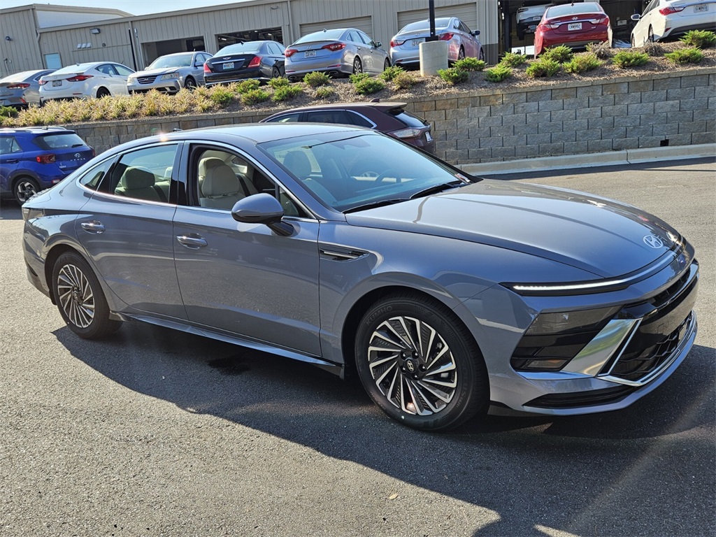 2025 Hyundai Sonata Hybrid SEL's photo