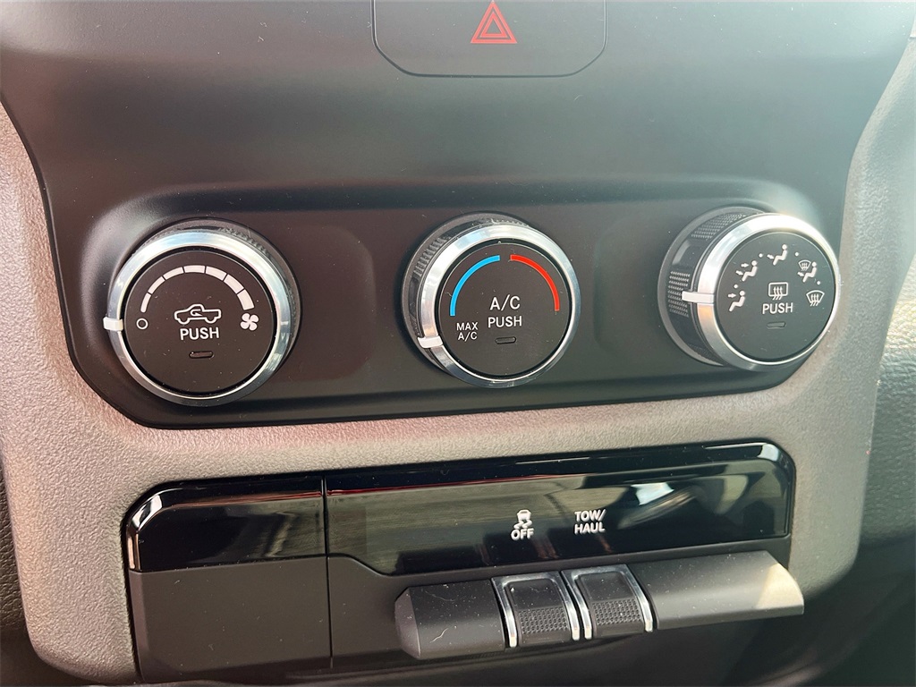2024 Ram 1500 Big Horn Lone Star photo 14