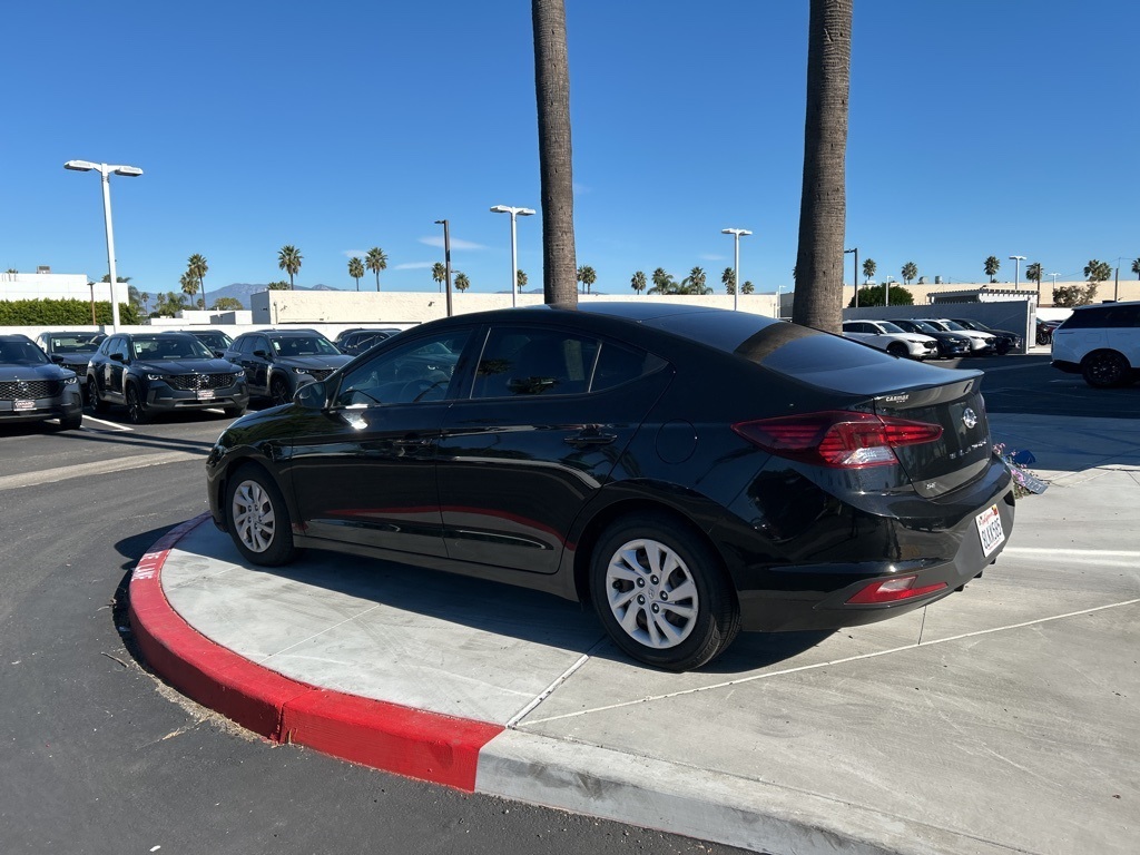 2019 Hyundai Elantra SE photo 2