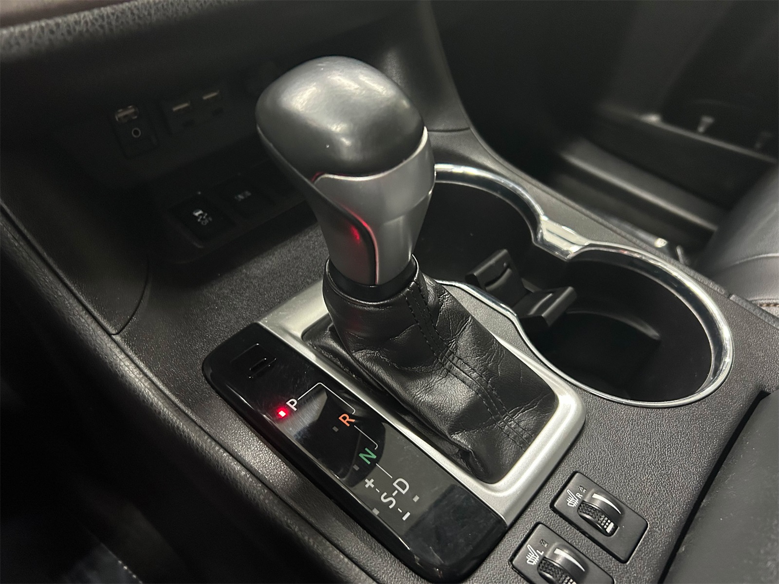 used 2019 Toyota Highlander car, priced at $25,996