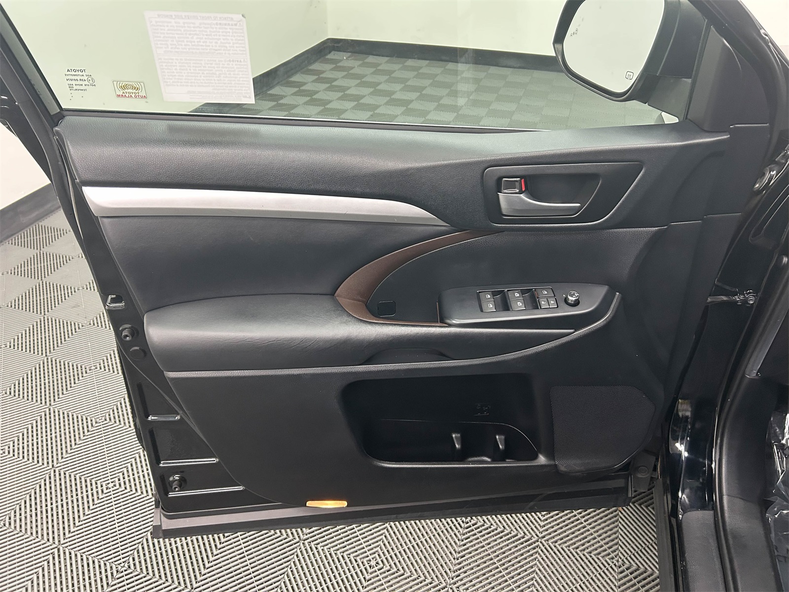 used 2019 Toyota Highlander car, priced at $25,996