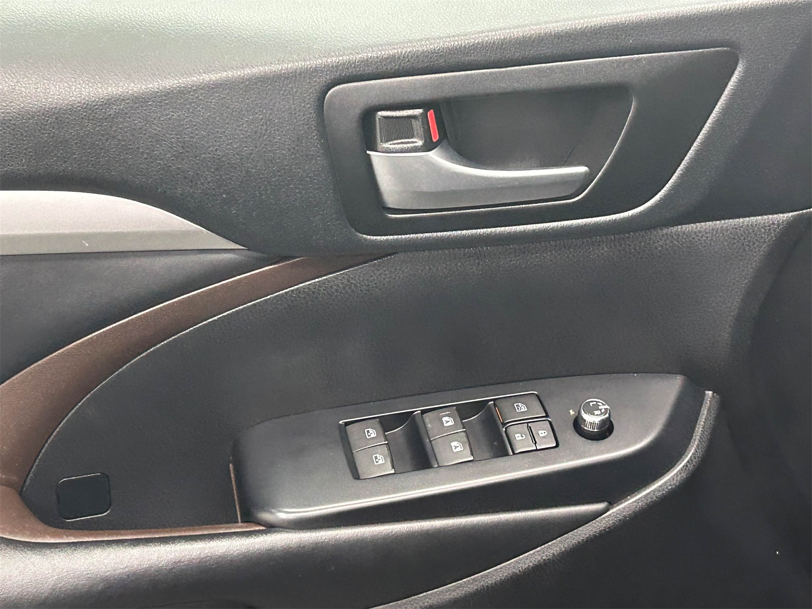 used 2019 Toyota Highlander car, priced at $25,996