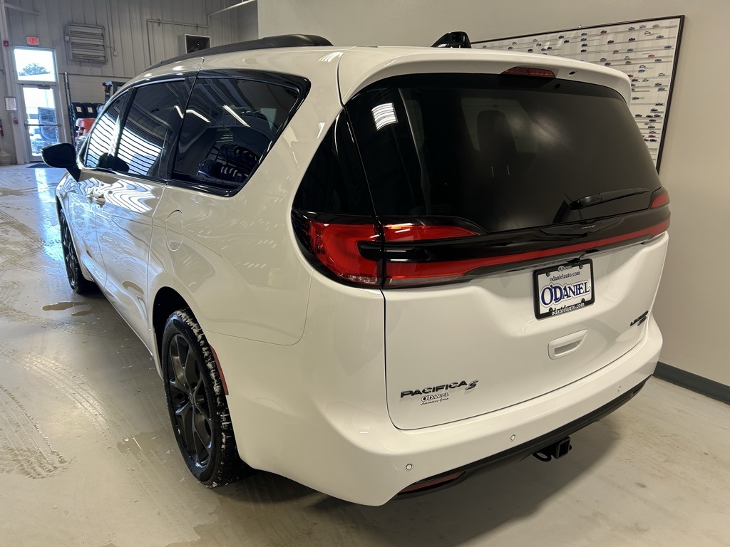 new 2026 Chrysler Pacifica car, priced at $54,160