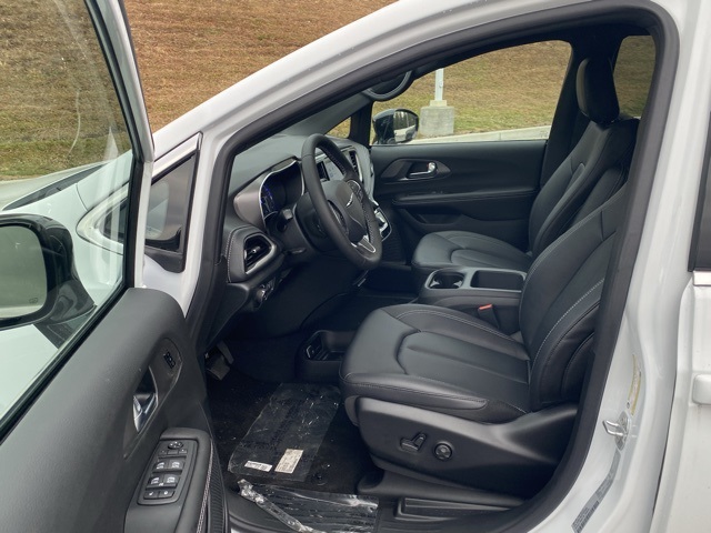 new 2026 Chrysler Pacifica car, priced at $38,660