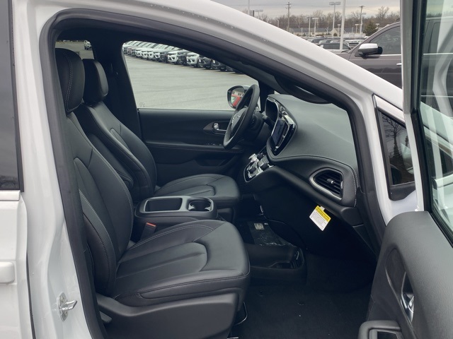 new 2026 Chrysler Pacifica car, priced at $38,660