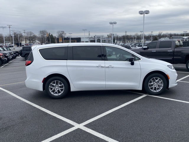 new 2026 Chrysler Pacifica car, priced at $38,660