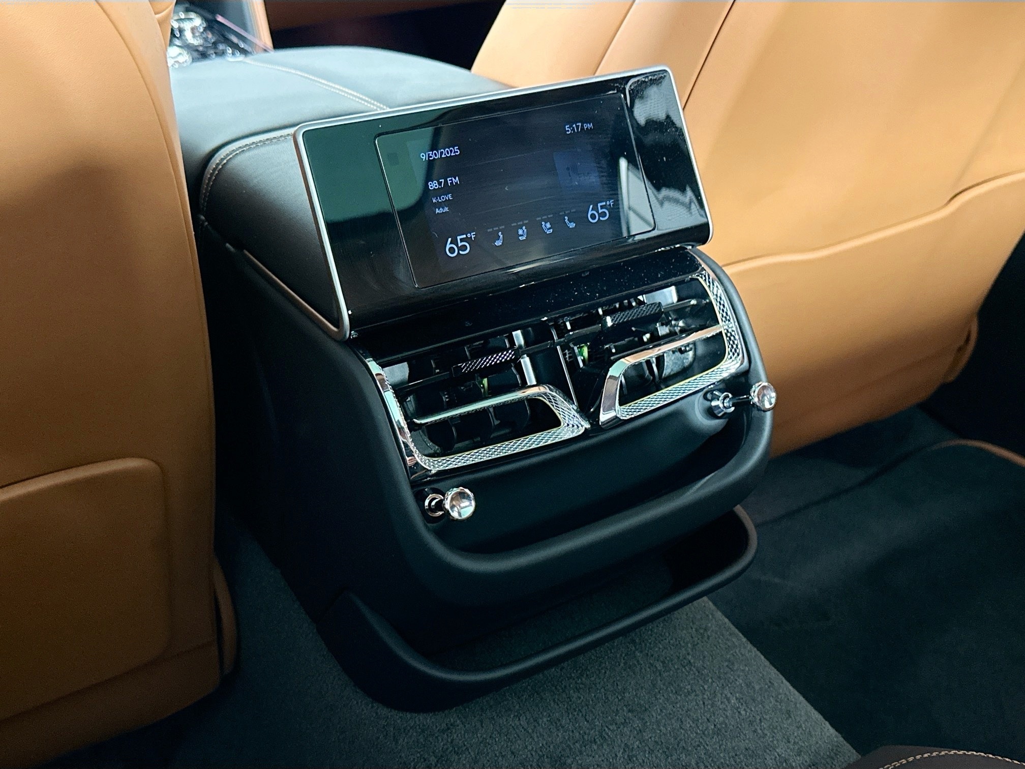 used 2024 Bentley Flying Spur car, priced at $269,998