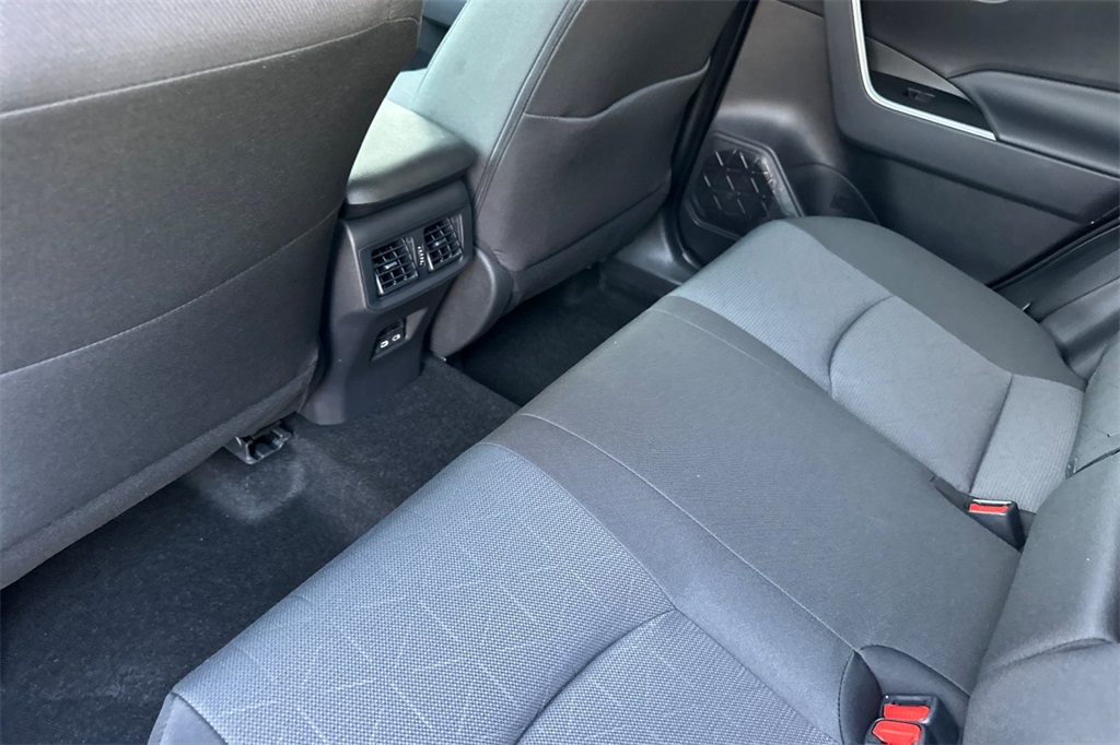 2025 Toyota RAV4 Hybrid XLE photo 8