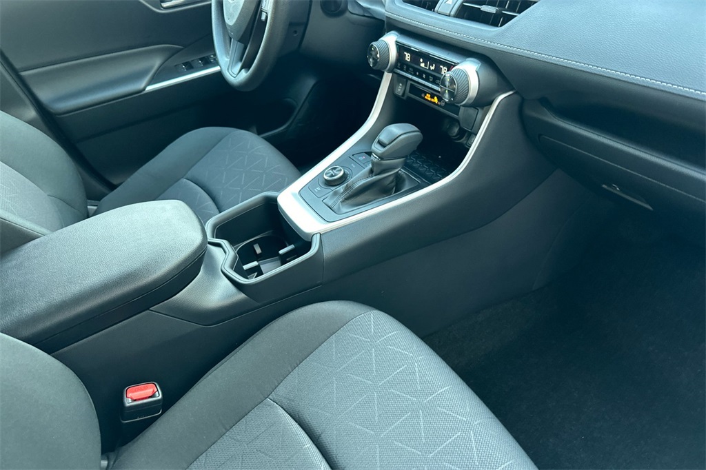2025 Toyota RAV4 Hybrid XLE photo 11