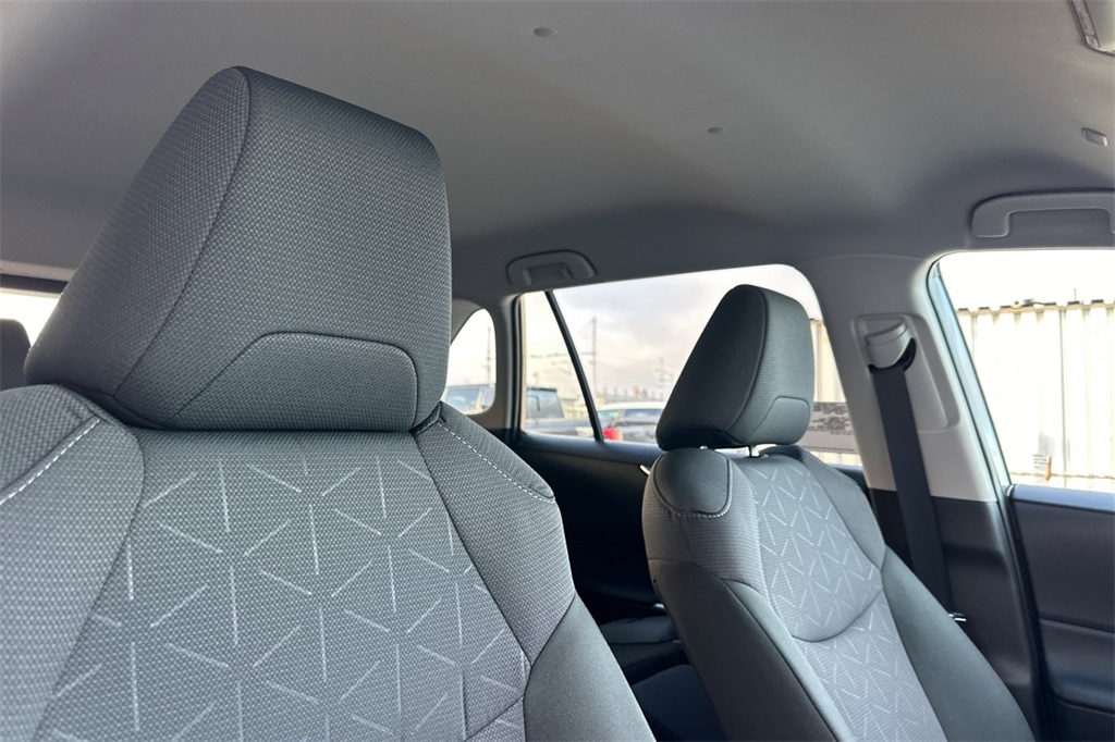 2025 Toyota RAV4 Hybrid XLE photo 12