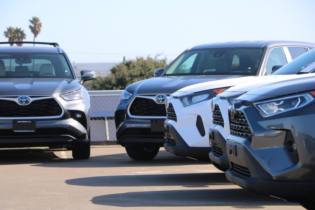 2025 Toyota RAV4 Hybrid XLE photo 15