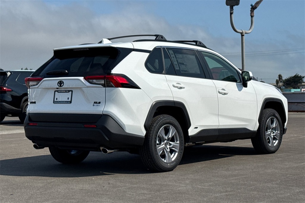 2025 Toyota RAV4 Hybrid XLE photo 4