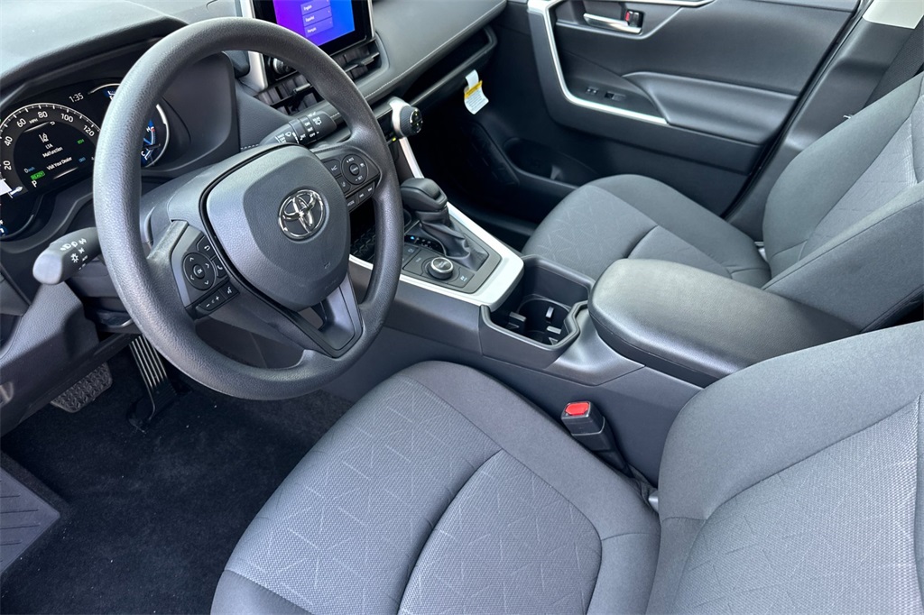 2025 Toyota RAV4 Hybrid XLE photo 6