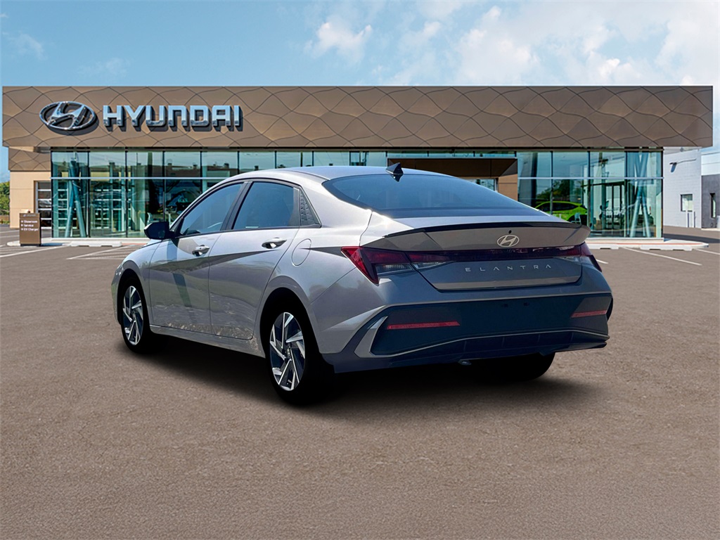 2025 Hyundai Elantra SEL Sport photo 4