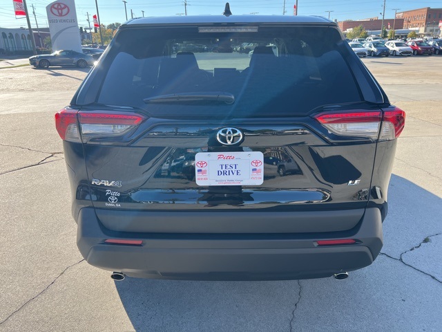 2025 Toyota RAV4 LE photo 4