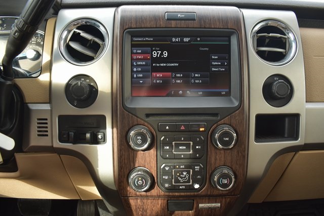 2014 Ford F-150 Lariat photo 25