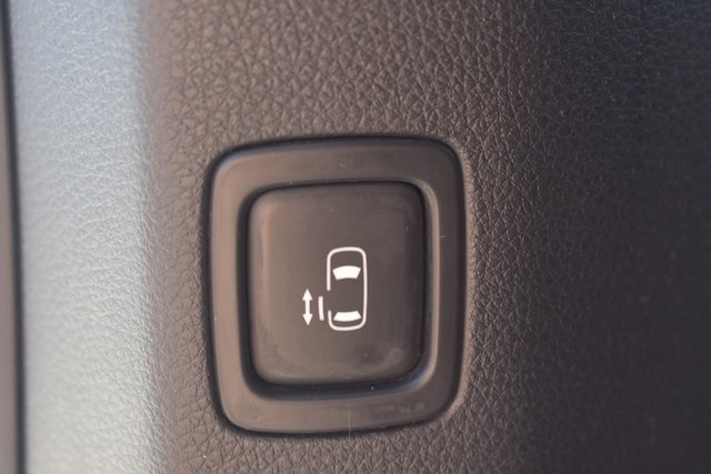 2024 Kia Carnival LX photo 13