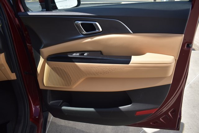 2024 Kia Carnival LX photo 16