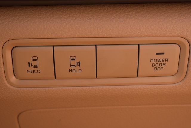2024 Kia Carnival LX photo 19